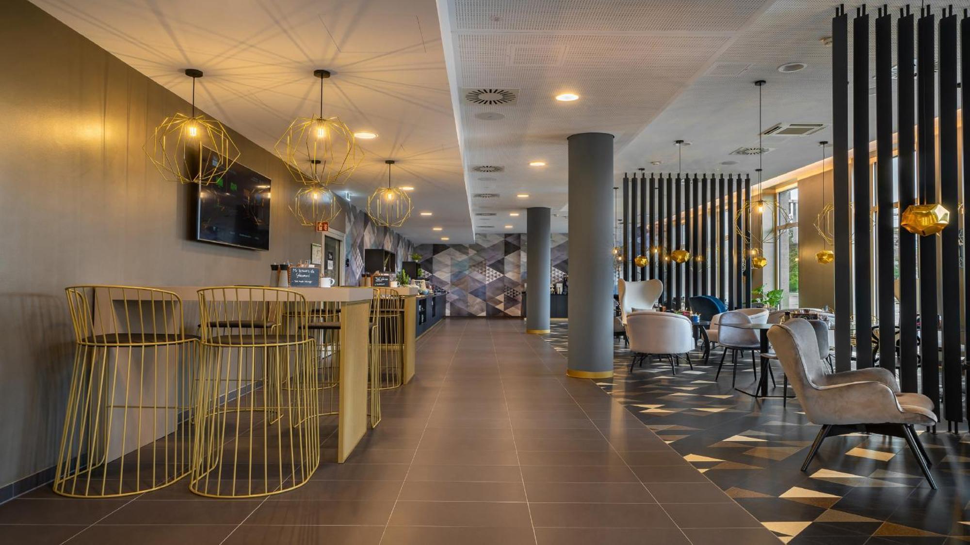 - The Niu, Ridge Halle Station By Ihg Галль