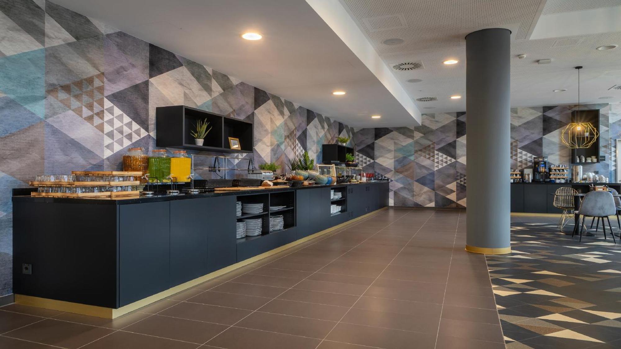 Отель - The Niu, Ridge Halle Station By Ihg 3*